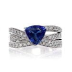 Anel em Ouro Branco 18k com Safira e Diamantes, 5mm