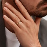 Par de Aliança em Ouro Amarelo 18k e Diamantes - Imagem 2
