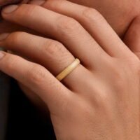 Par de Aliança em Ouro Amarelo 18k e Diamantes - Imagem 2