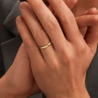 Par de Aliança em Ouro Amarelo 18k e Diamantes - Imagem 2