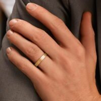 Par de Aliança em Ouro Amarelo 18k e Diamantes - Imagem 2