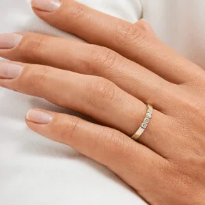 Par de Aliança em Ouro Amarelo 18k e Diamantes - Imagem 3