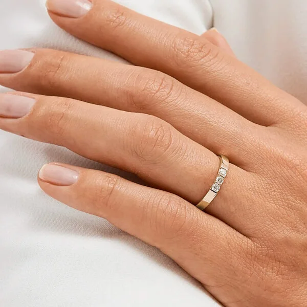 Par de Aliança em Ouro Amarelo 18k e Diamantes - Imagem 3