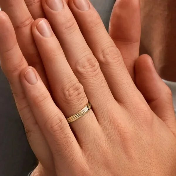 Par de Aliança em Ouro Amarelo 18k e Diamantes - Imagem 2