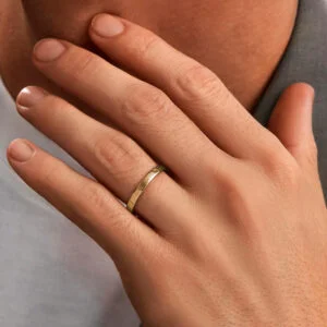 Par de Aliança em Ouro Amarelo 18k e Diamantes - Imagem 2