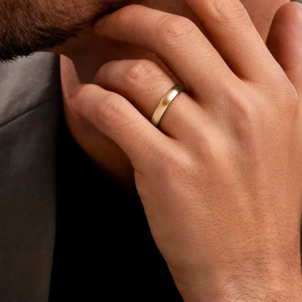 Par de Aliança em Ouro Amarelo 18k e Diamantes - Imagem 2