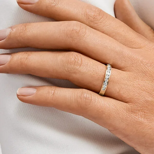 Par de Aliança em Ouro Amarelo 18k e Diamantes - Imagem 3