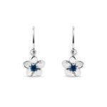 Brinco Infantil Flores em Ouro Branco 18k e Safira